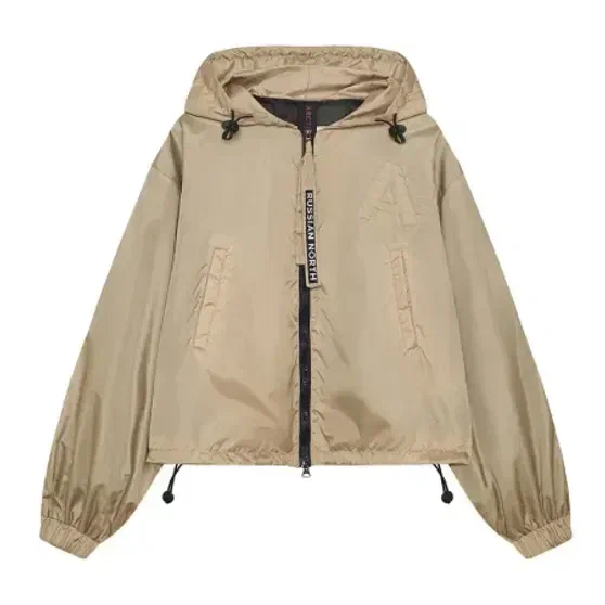 9 techwear-брендов: от дышащей обуви и купальников для загара до одежды из переработанного пластика